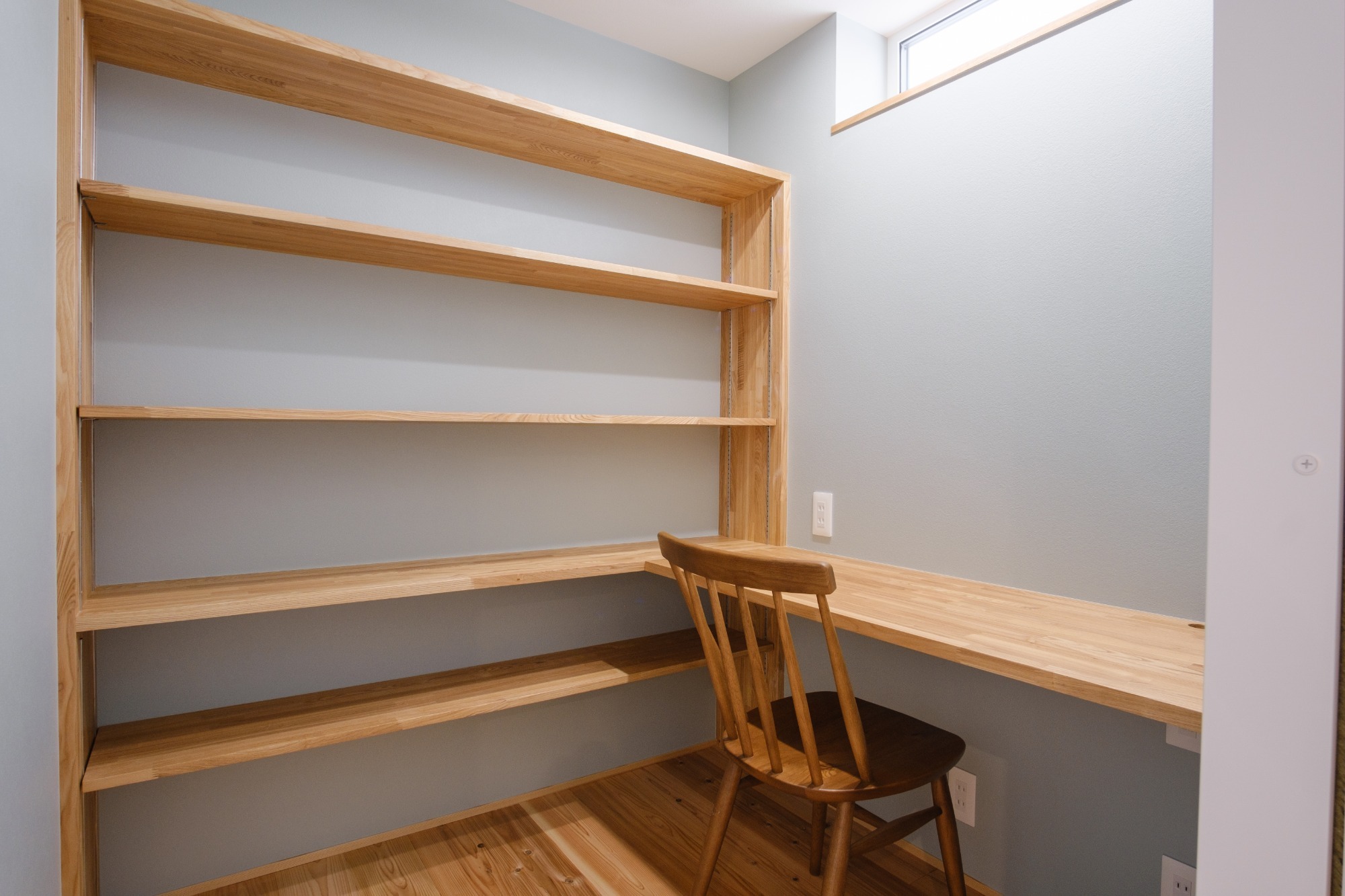 小山の家